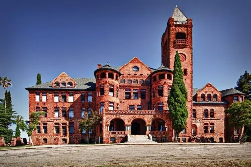 Ione Captains Cottage With 3 separate BEDROOMS Close to Town. Centrally located.