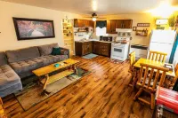 Cozy chalet perfect for a relaxing getaway! Hotels in Sugarloaf