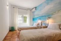 Villa El Pino. Beautiful and spacious Spanish style villa with private pool Hotel a Salobrena