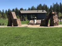 Classic Otter Cabin: Near Village & SHARC