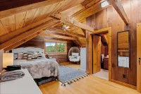 Cozy Cabin @James River; Live/Work/Play Experience