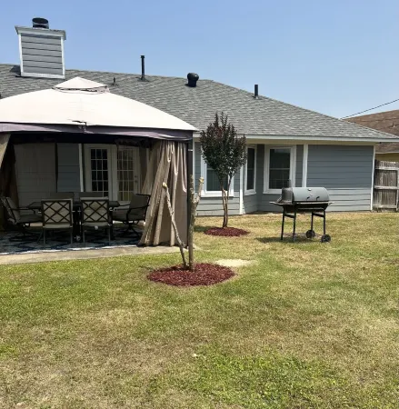 Farmhouse Decorated Southern Style home, Centrally located in quiet neighborhood