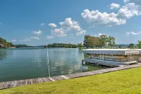 Lakeview Condo w/ Balcony+Pool Access, Sunrise View!