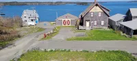 Whale Ledge Cottage - In the heart of Lubec with AMAZING Waterviews!