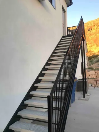 Private Scenic Stay at Sycamore Lane