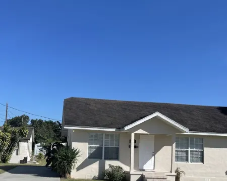 Lovely #4 Apartment “Newly Renovated” Near Lake Okeechobee and Marina Hotels in Hendry County