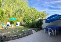 Special Offer! Stunning stone house and annexe with large private heated Pool. Hotels in Saint-Fort-sur-Gironde