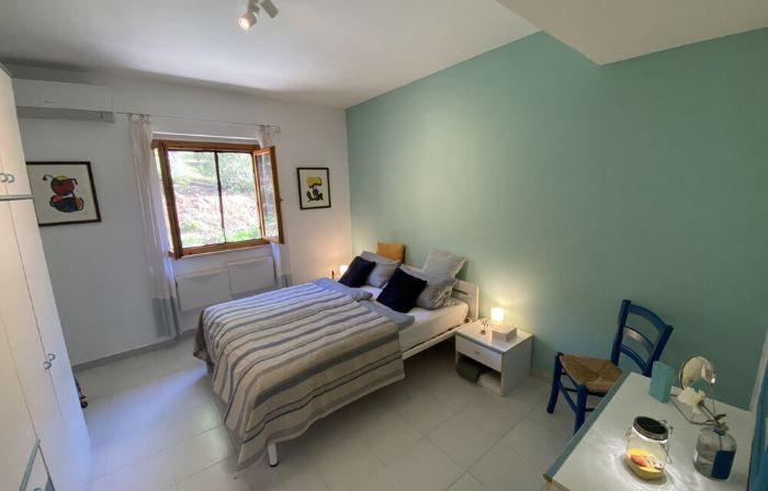 Lovingly furnished vacation apartment with large pool in Nisporto