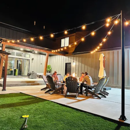 Luxury Home! Hot Tub, SportCourt, Putting Green, & BunkRoom for kids!