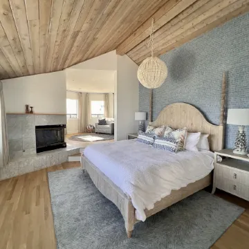 Luxury waterfront! The Pagoda Beach House