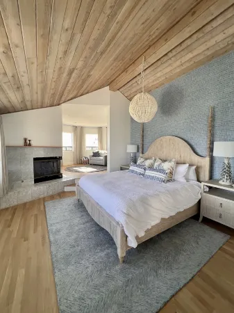 Luxury waterfront! The Pagoda Beach House