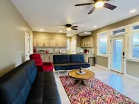 Luxury studio in the private hillside of Trail. Wi-Fi & Pet Friendly! Hotels in Trail
