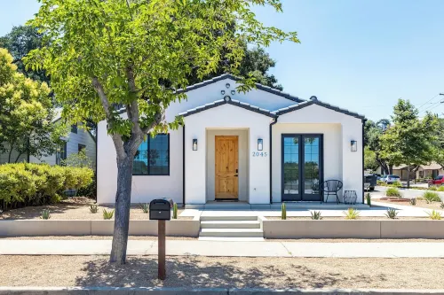 Heart of Paso Robles Wine Country near Downtown Paso, Wineries & Midstate Fair