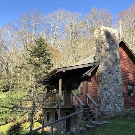 The Blowing Rock Cabin. It’s the Location! 4Br/2BA 5 Mins to Main St Clean/Quiet