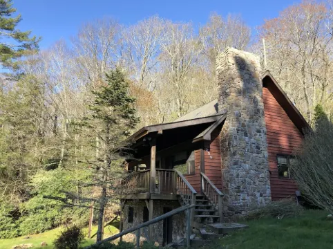 The Blowing Rock Cabin. It’s the Location! 4Br/2BA 5 Mins to Main St Clean/Quiet