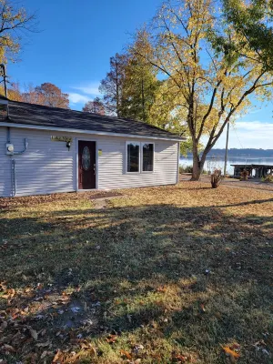 Dave's shallow lake at reelfoot lake lodging cabin 15