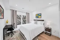Modern 2BR/2BA with Roof Patio 住宿飯店