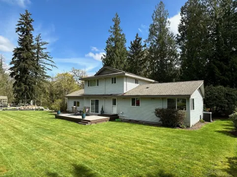 Newly Renovated 4 Bedroom, Quiet Country Home on 5 Acres in Edgewood, Sleeps 8 에지우드 호텔