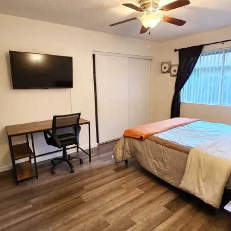 SALE! Peaceful, Clean, 4x Queen Bed, Spacious!