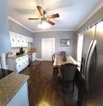 Spacious 4 bedroom home in the heart of camas! Hotel a Camas