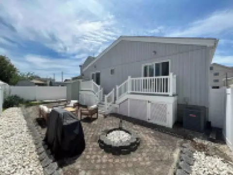 Fully renovated modern beach home in Orltey Beach