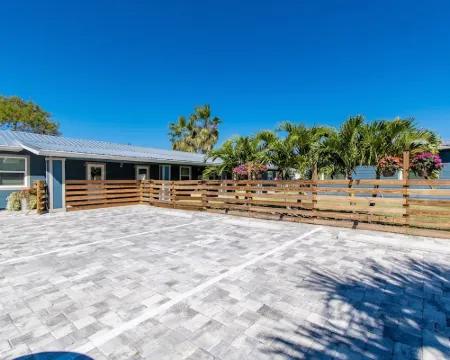 Johns Pass Studio # 1 Fisherman's Cove and Cottages Hotels in Madeira Beach