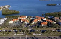 Waterfront Heated Pool-Minutes to Fort DeSoto Beach Downtown Shops & Restaurants