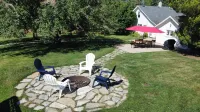 Early 1900s Countryside Farm Stay Hotels near Swans Trail Farms