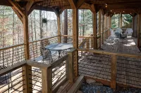 ❤️spring is here! Come enjoy it on the screen porch❤️ Hotel a Lumpkin County