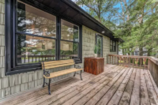 Cozy Ranch by the Lake w/Hot Tub in the Mountains