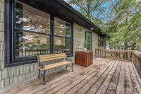 Cozy Ranch by the Lake w/Hot Tub in the Mountains