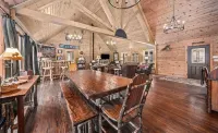 Large Lodge•Sleeps 20• Game Rm •Hot Tub• Golf Nearby • Pontoon • Poker Rm