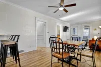 Boho - Retro Style in Lansing - 10 minutes to MSU's Campus