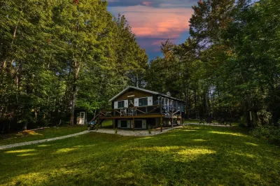 Entire Modern Cabin by the NH White Mountains, Cannon + Franconia Notch! Hotels near Local Works Marketplace & Gallery at WREN