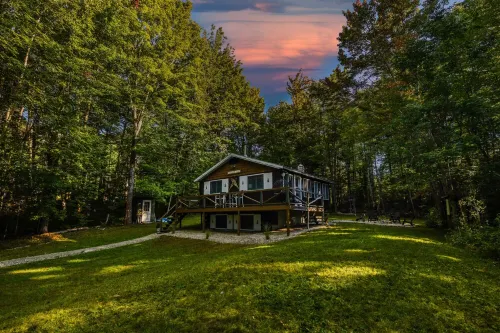 Entire Modern Cabin by the NH White Mountains, Cannon + Franconia Notch!