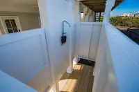 10 Br, Sleeps 26, Panoramic Views, Walk to Beach + Boardwalk, Directly on Lake - 4-Star