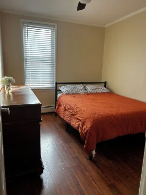 Apt with utilities, wifi, a compact parking space, & on-site laundry near NYC! Отели рядом с достопримечательностью «Bayonne Park»