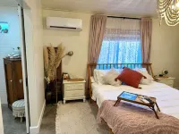 Cottage with gated driveway near downtown & river