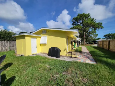 Paradise Pocket - Unit B