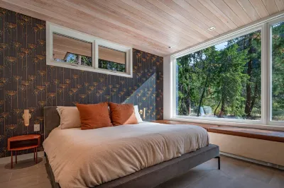 Après Cabin | Designer Lake Cabin