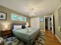 Vibrant & Spacious Mountain Home 1 Mile from D/T Hot Tub, Views, Woodstove