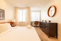 Luxury Beachfront Condo (2)