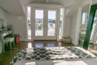 Beautiful, Spacious home in Fremont/Ballard 프리몬트 호텔