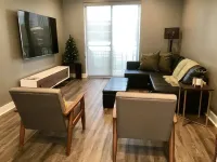 Stylish & Central Townhome-Perfect for Groups!