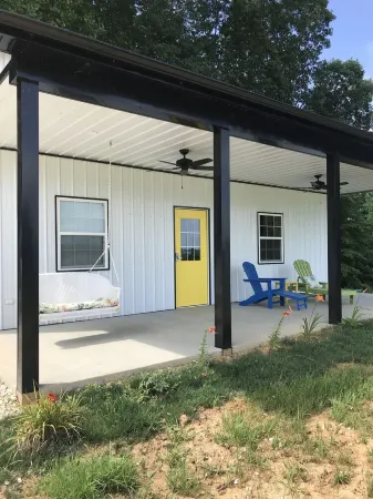 Adorable cottage. You will not find a better direct view of Patoka Lake.