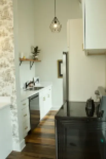 Stylish Condo Overlooking Broadway