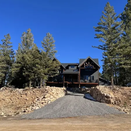 Stunning Luxury Executive Style Cabin 7 BR 4.5 BA Hi Speed Wi-Fi