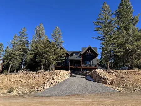 Stunning Luxury Executive Style Cabin 7 BR 4.5 BA Hi Speed Wi-Fi