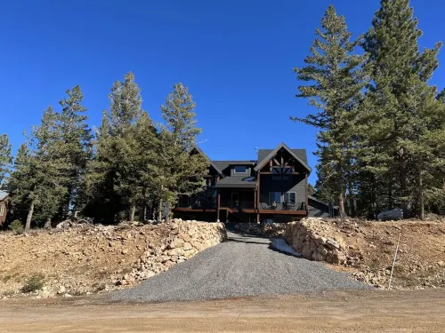 Stunning Luxury Executive Style Cabin 7 BR 4.5 BA Hi Speed Wi-Fi