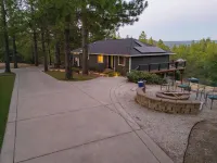 Secluded 5-acre getaway with Private Pool and Hottub - great views!